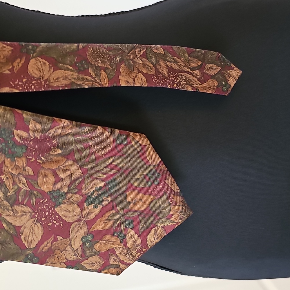 Tie - Picture 6 of 14